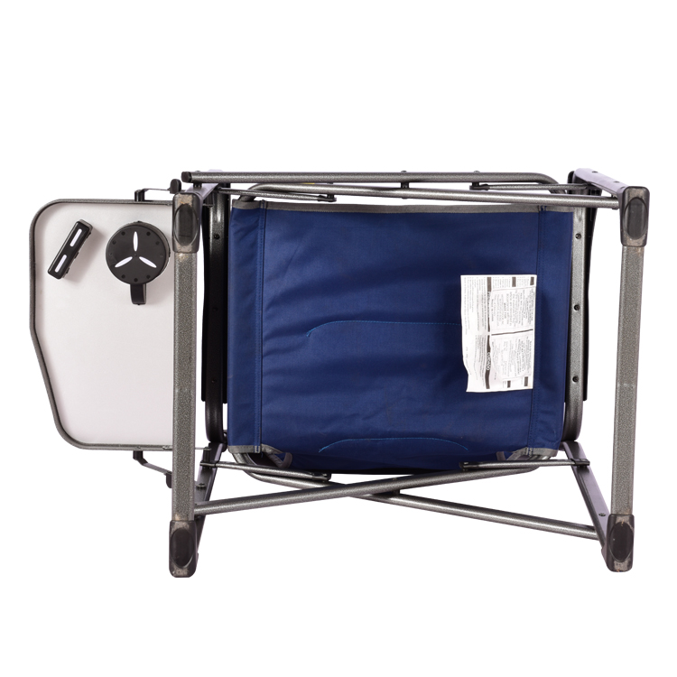 Silla de director al aire libre con mesa