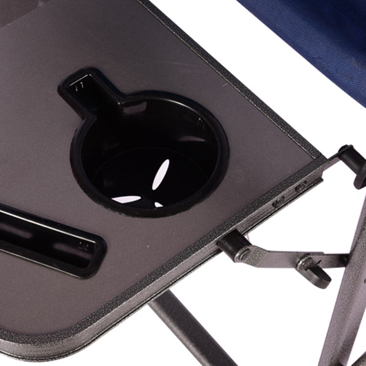 Silla de director al aire libre con mesa