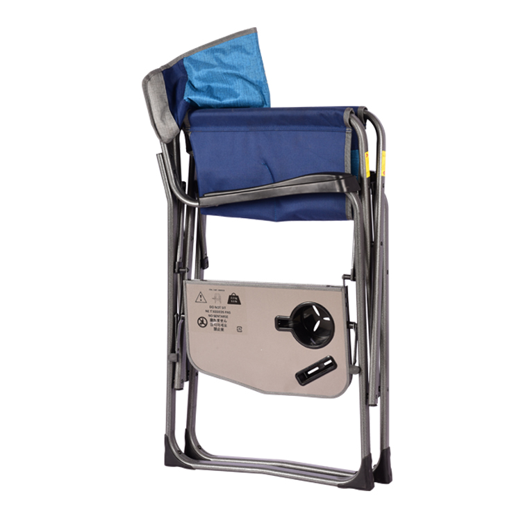 Silla de director al aire libre con mesa