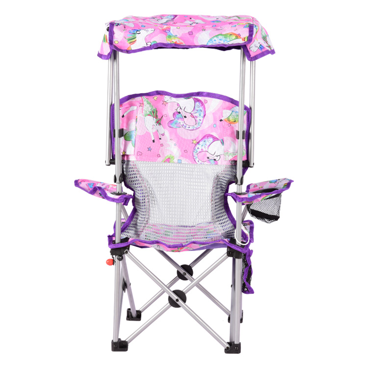 Silla infantil cubierta con dosel