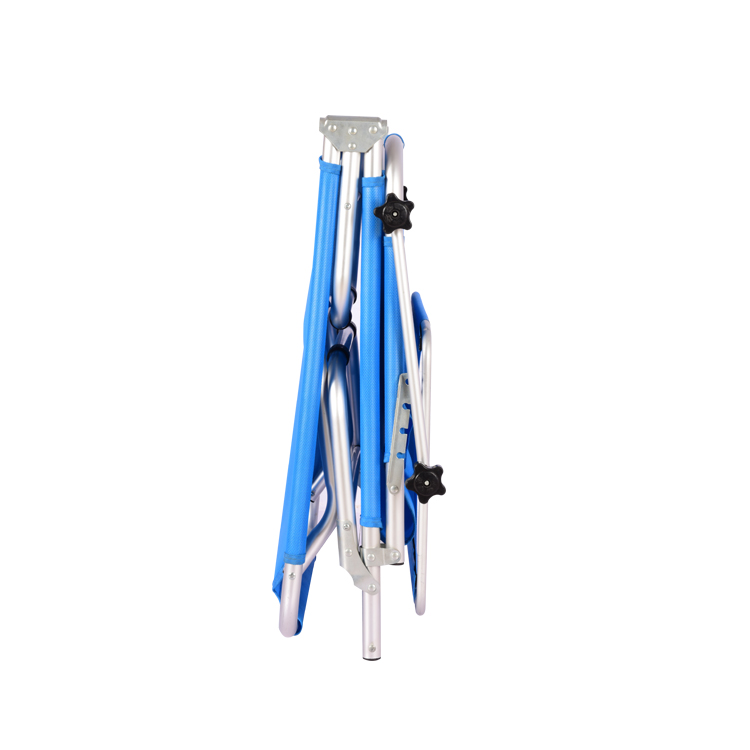 Cama de playa al aire libre con parasol